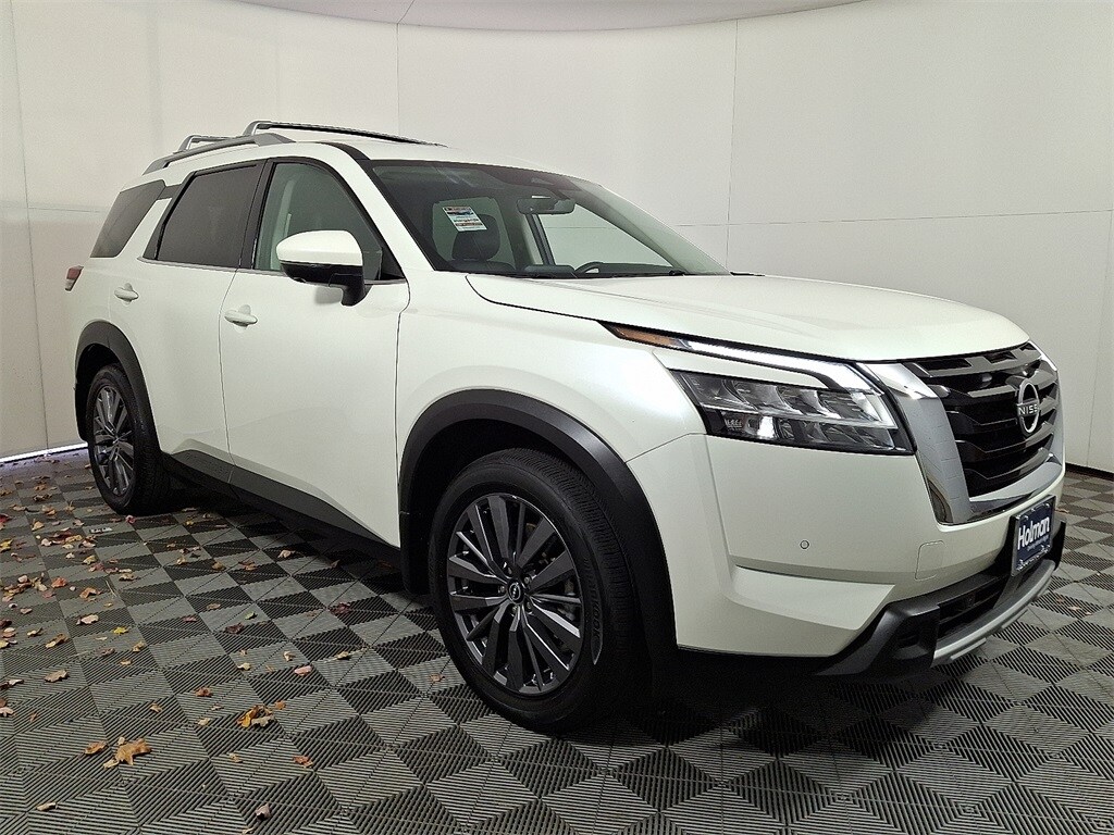Used 2024 Nissan Pathfinder SL SUV