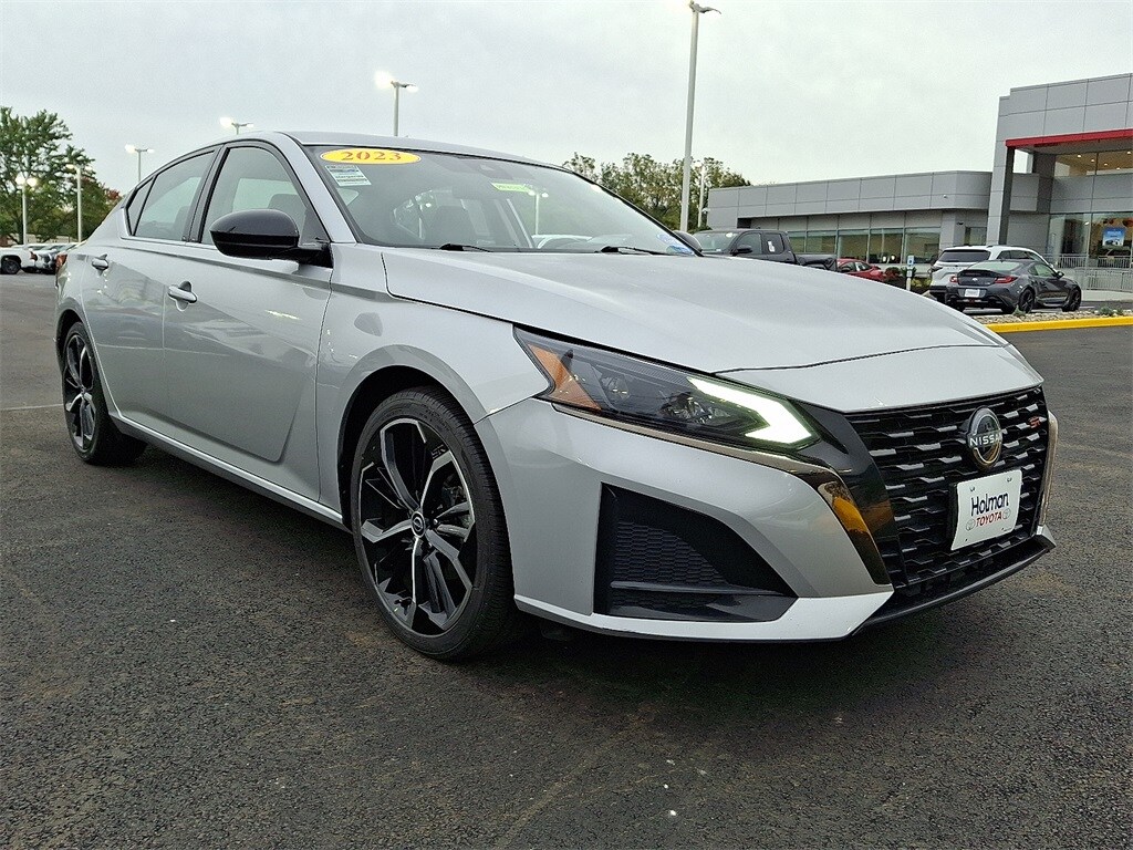 2023 Nissan Altima 2.5 SR photo 2