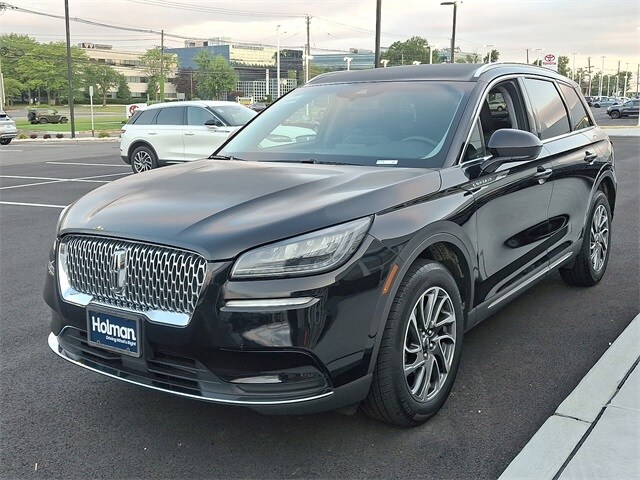2022 Lincoln Corsair Standard photo 3