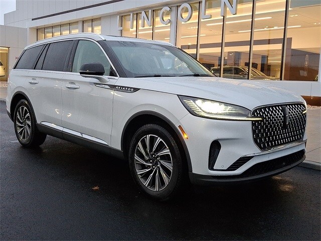 2025 Lincoln Aviator Premiere photo 2