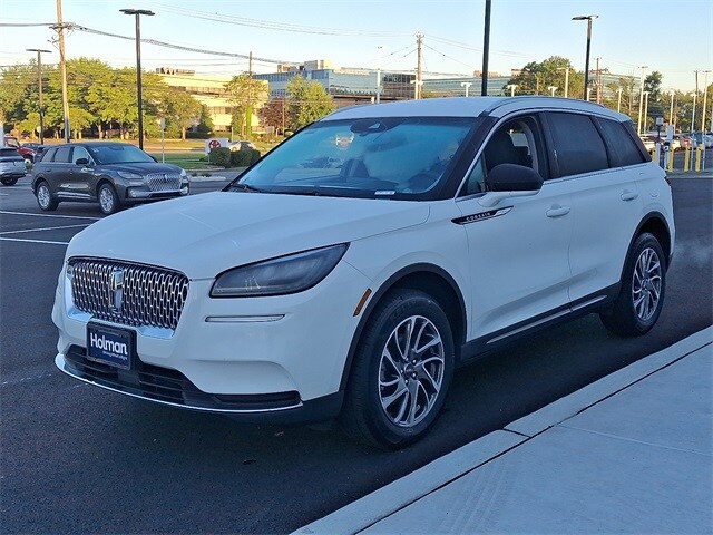 2022 Lincoln Corsair Standard photo 4