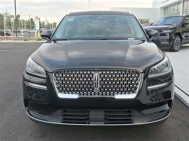 2022 Lincoln Corsair Standard photo 3