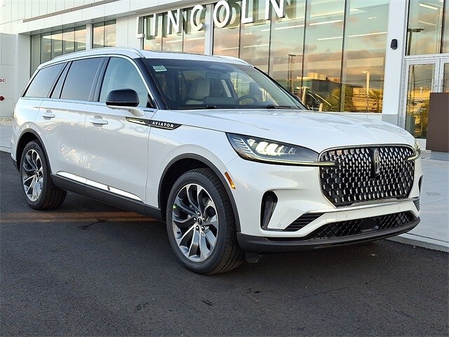 2025 Lincoln Aviator Premiere photo 2