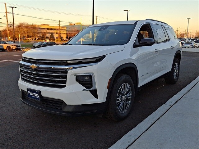 2024 Chevrolet Traverse photo 2