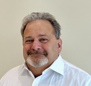 Staff member Lou Petti from ID_781c925e7616