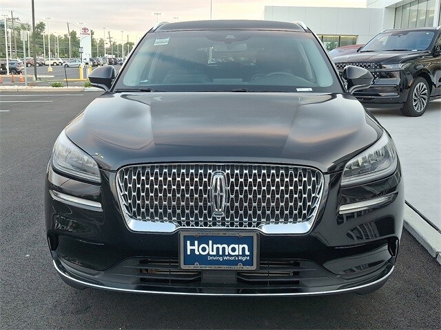 2022 Lincoln Corsair Standard photo 2