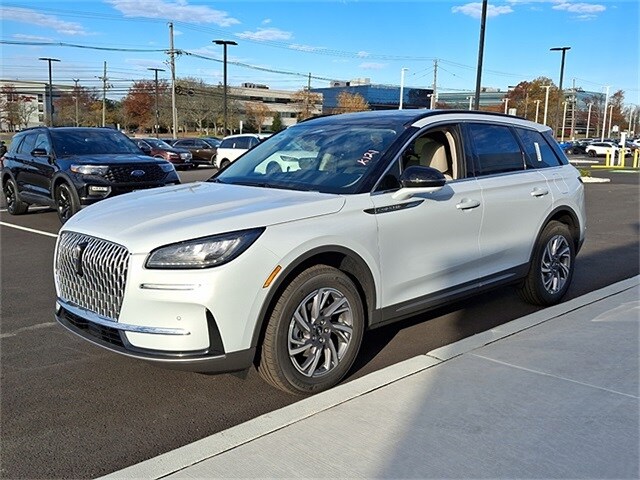 2026 Lincoln Corsair Premiere photo 4