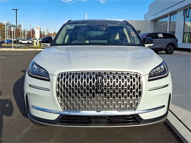 2026 Lincoln Corsair Premiere photo 3