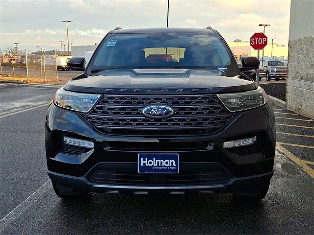 2023 Ford Explorer XLT photo 2
