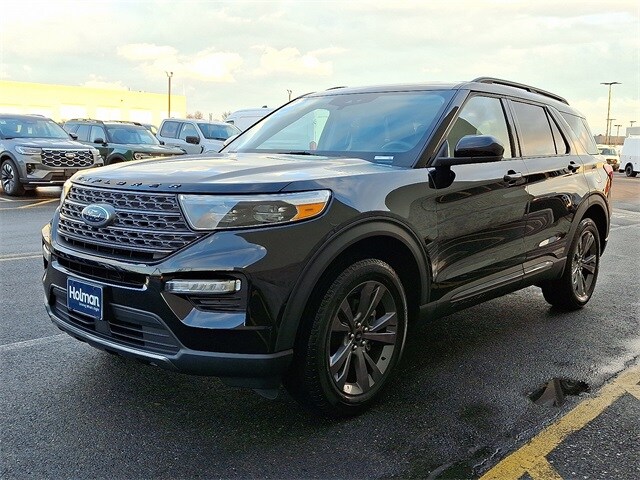 2023 Ford Explorer XLT photo 3