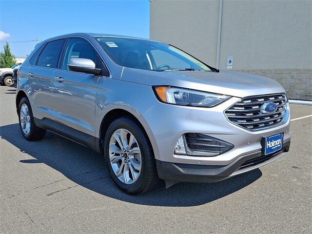 2024 Ford Edge Titanium photo 2