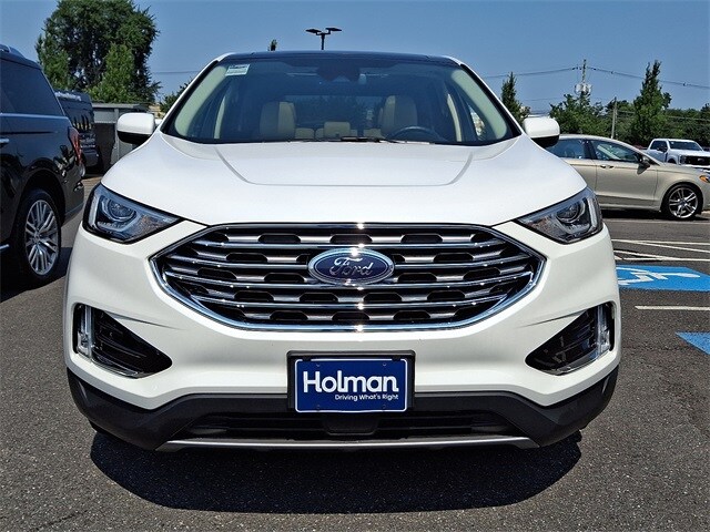 2022 Ford Edge SEL photo 2