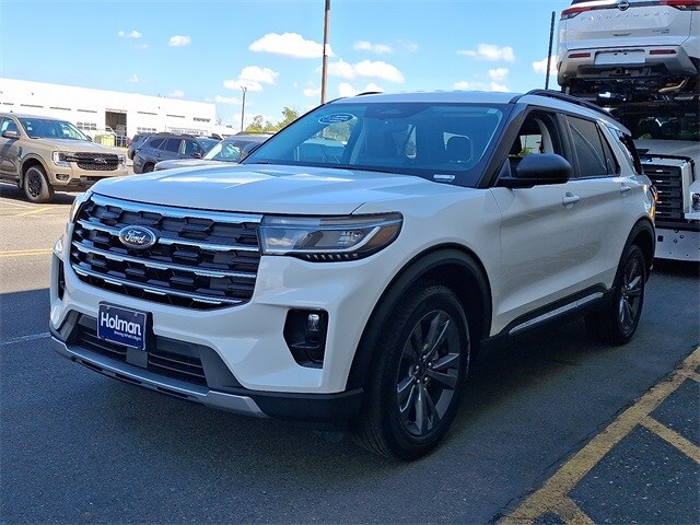 2025 Ford Explorer photo 4
