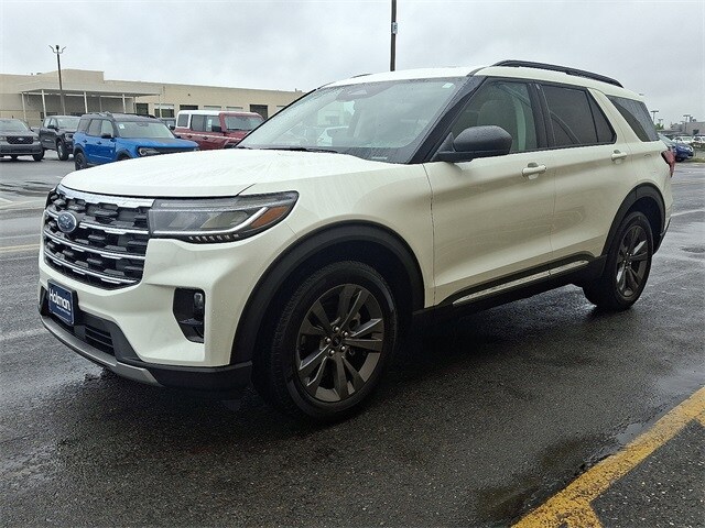 2025 Ford Explorer photo 4