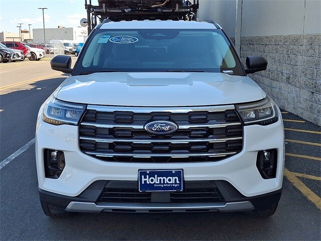 2025 Ford Explorer photo 3