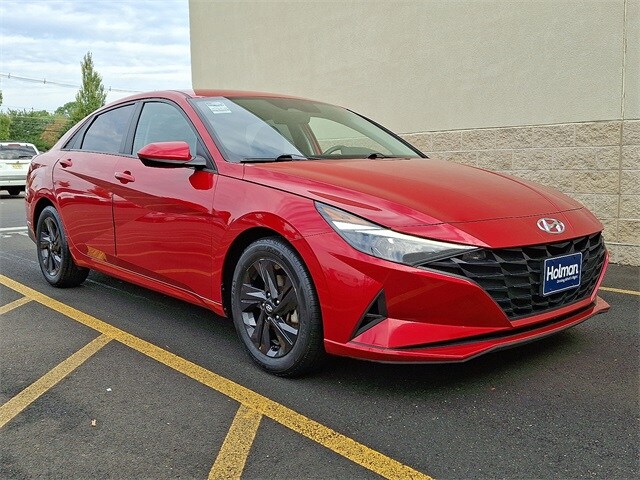 2022 Hyundai Elantra SEL photo 2