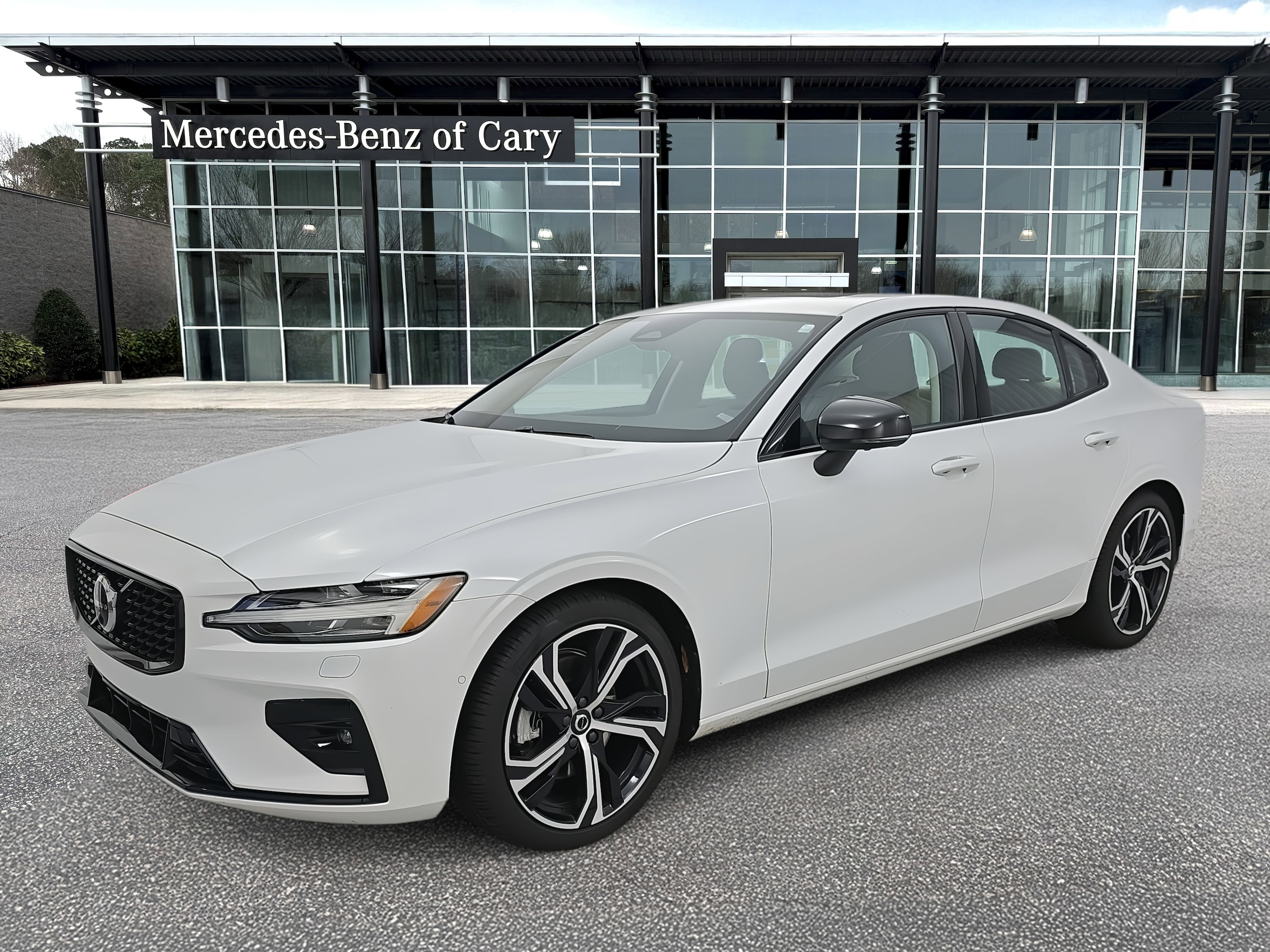 2023 Volvo S60 Plus's photo