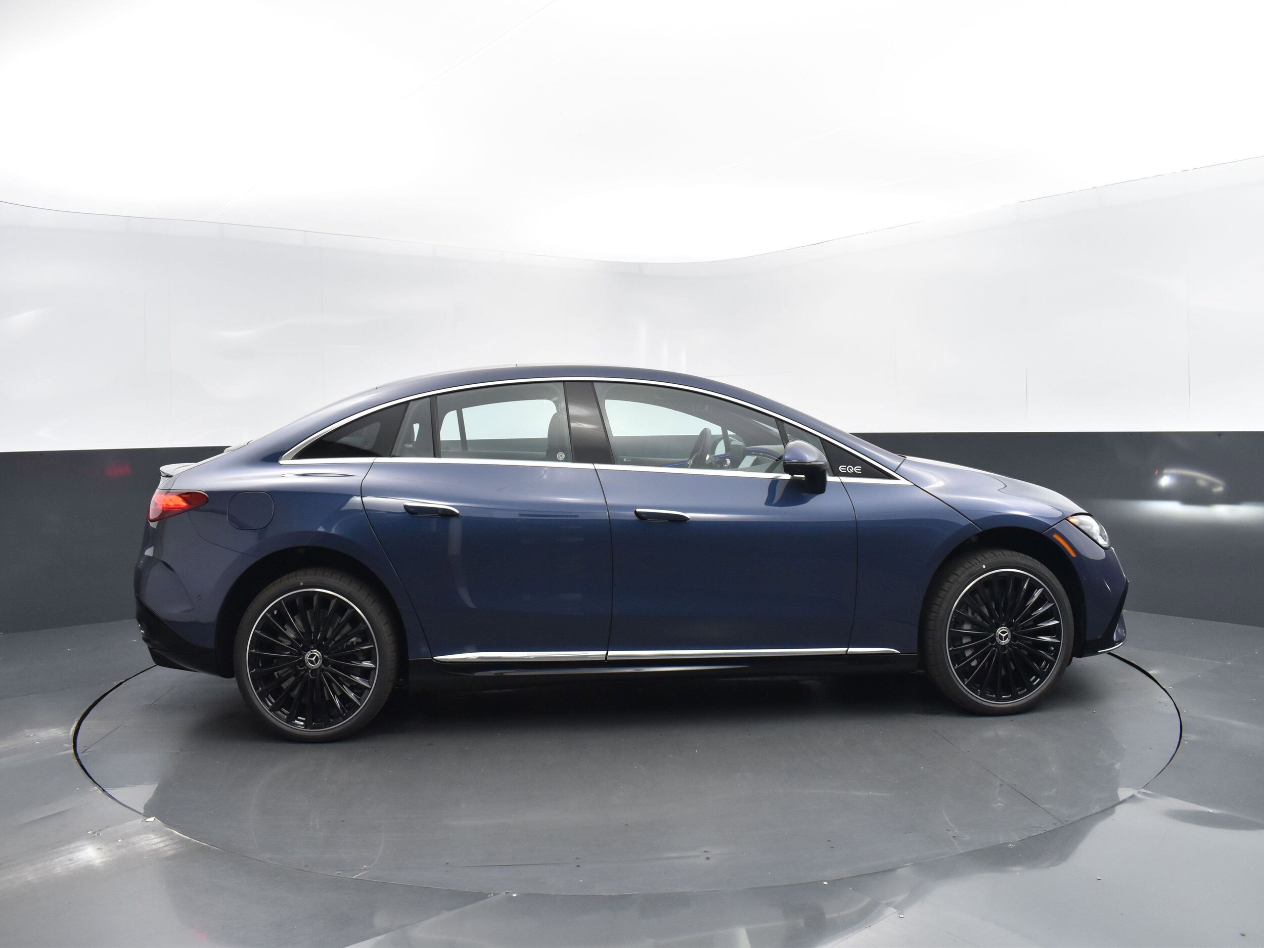 2024 Mercedes Benz EQE-Class Sedan photo 4