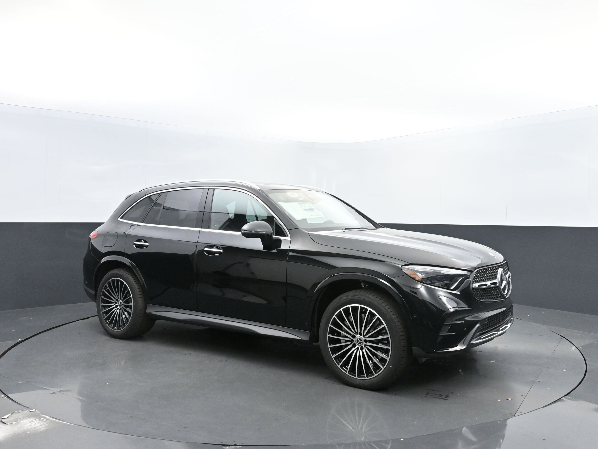 2025 Mercedes Benz GLC 350e 4MATIC photo 3