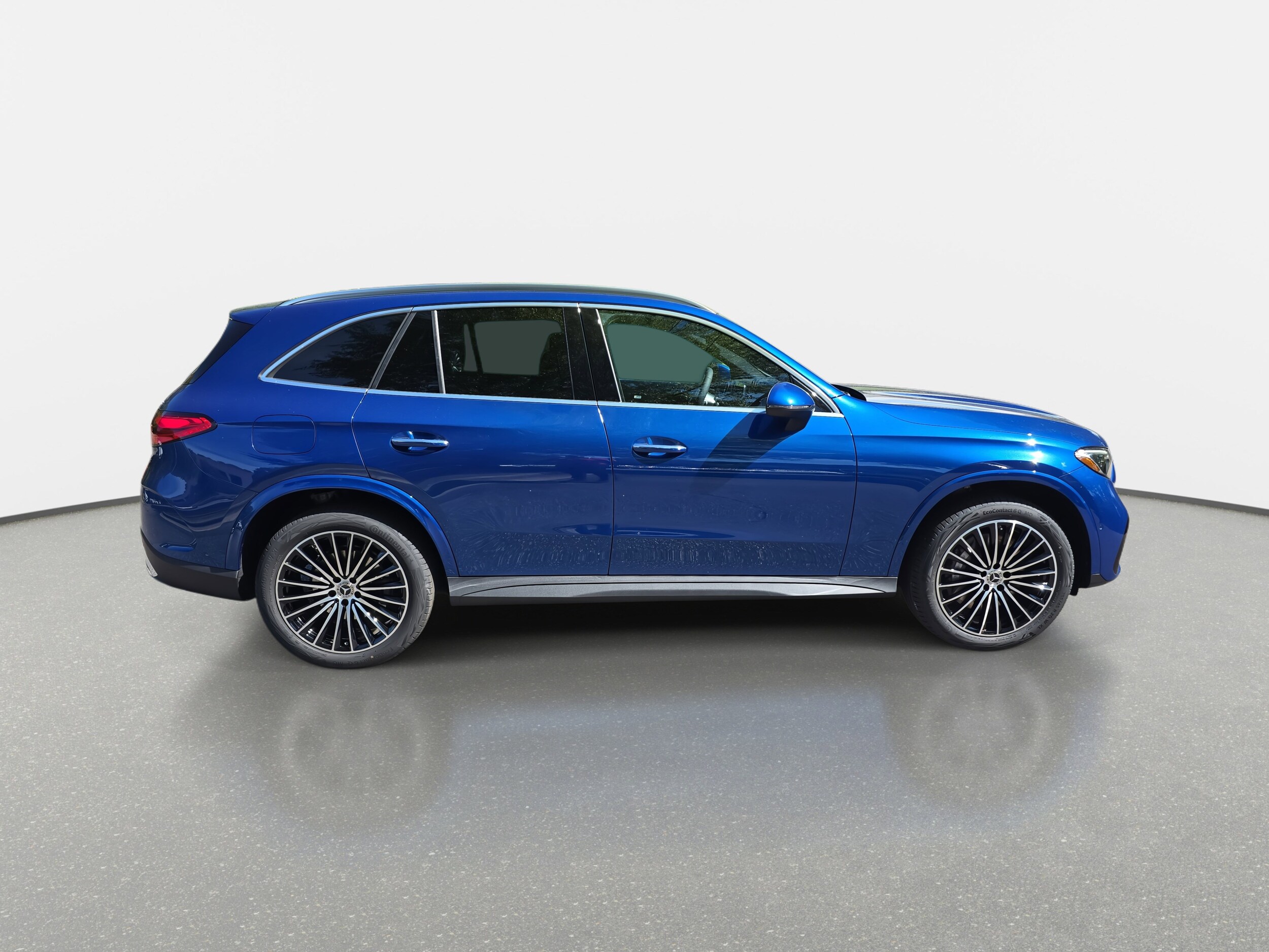 2025 Mercedes Benz GLC 300 4MATIC photo 4