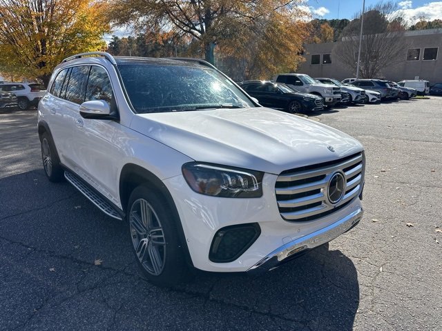 2025 Mercedes Benz GLS 450 4MATIC photo 3