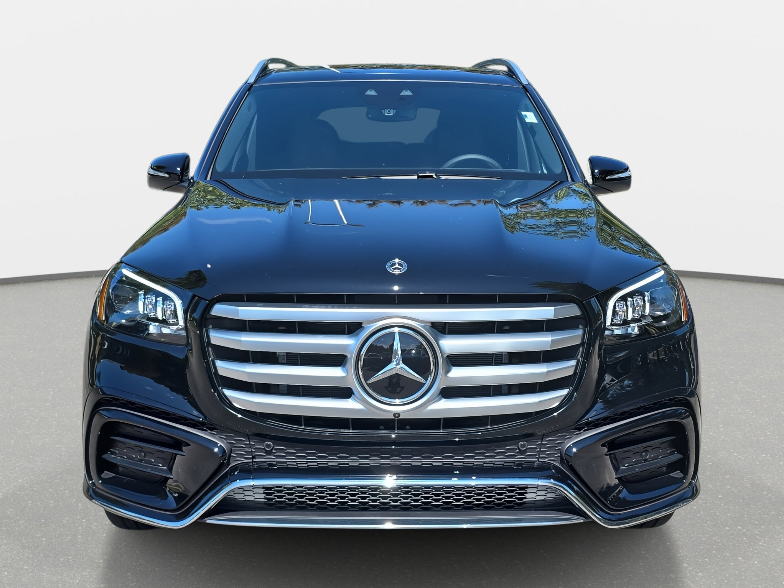 2026 Mercedes Benz GLS 450 4MATIC photo 2