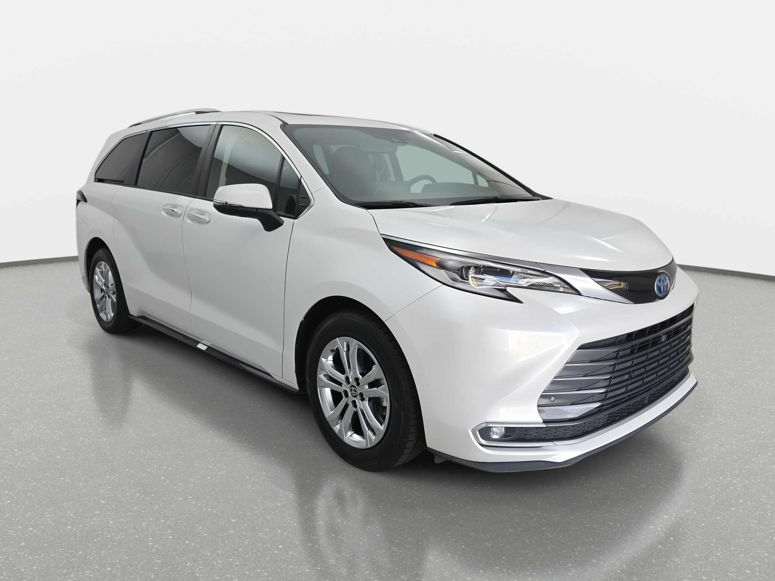 2022 Toyota Sienna Platinum photo 3