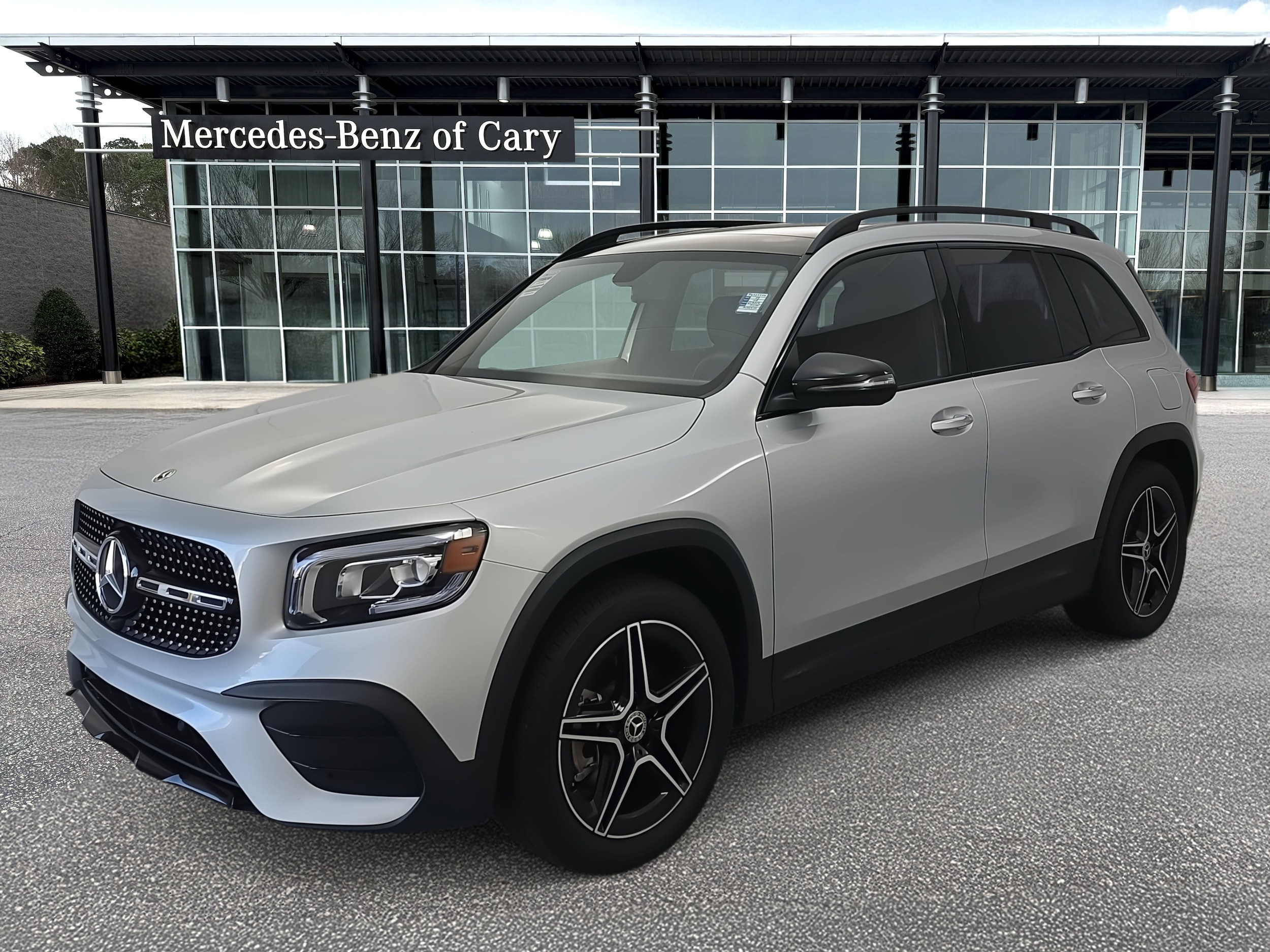 2023 Mercedes-Benz GLB Base's photo