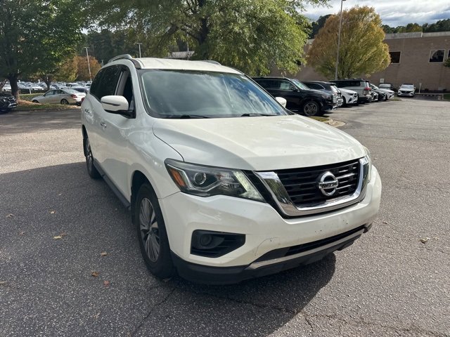 2017 Nissan Pathfinder S photo 2