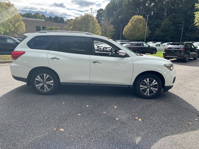 2017 Nissan Pathfinder S photo 3