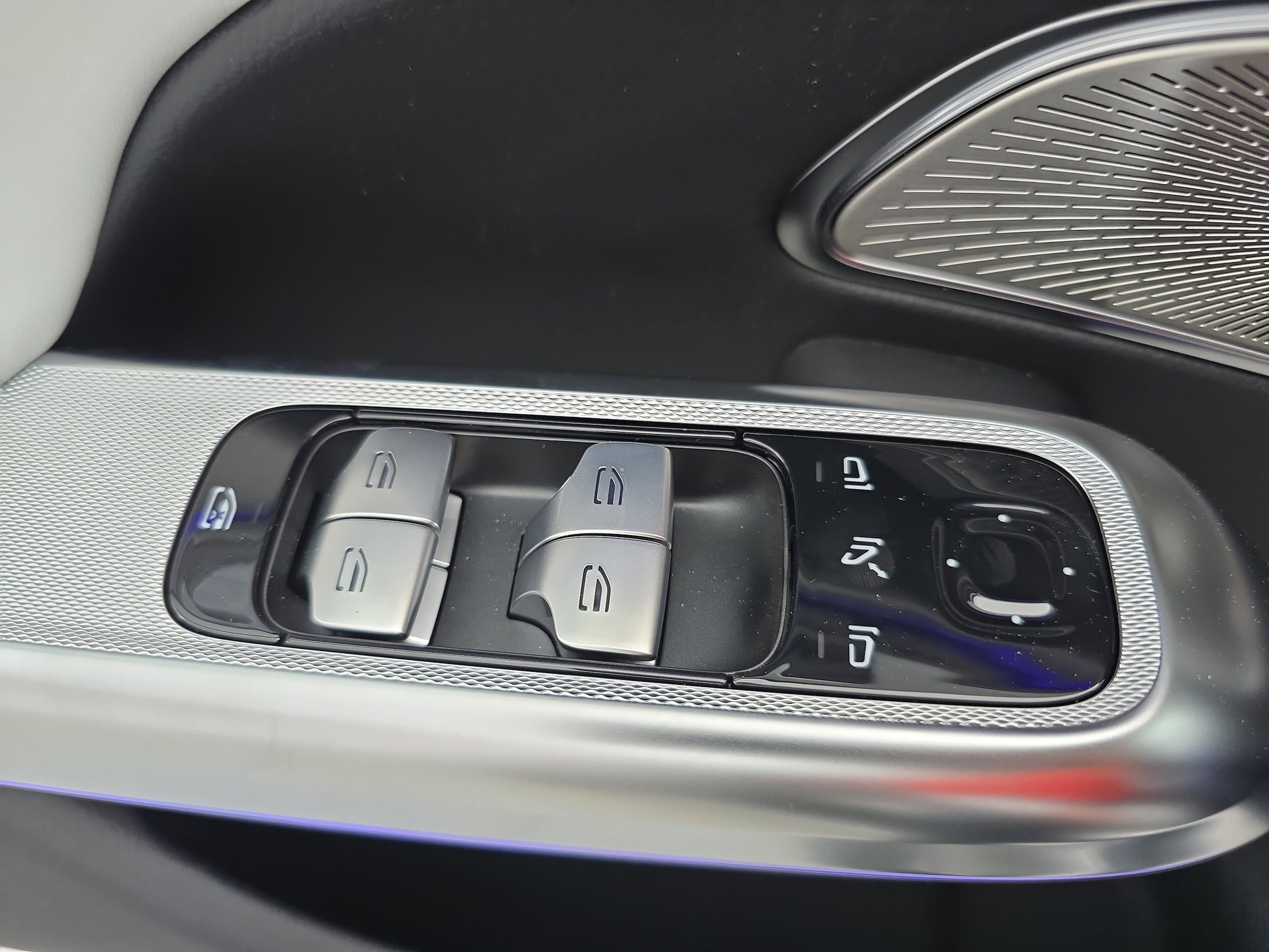 2026 Mercedes-Benz E-Class E350 - Photo 28