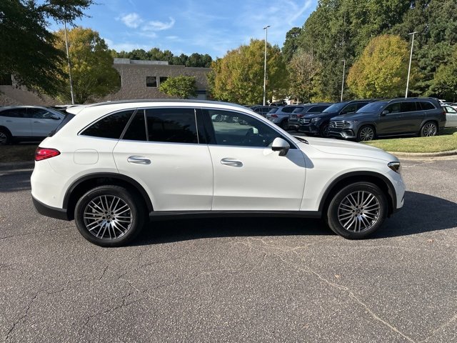 2025 Mercedes Benz GLC 300 photo 4