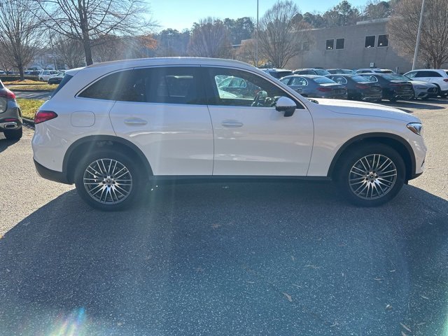 2025 Mercedes Benz GLC 300 photo 4