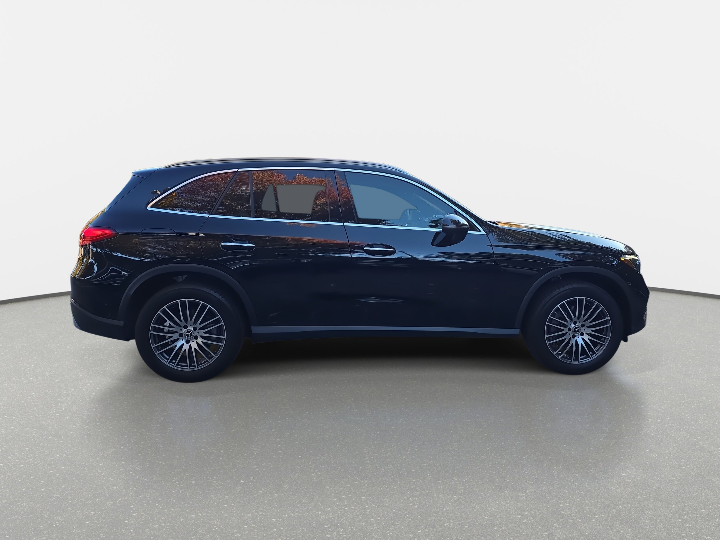 2024 Mercedes Benz GLC 300 photo 2