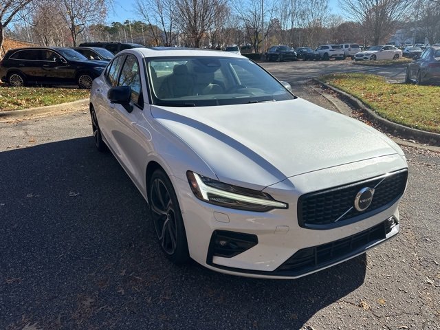 2023 Volvo S60 B5 AWD Plus photo 3
