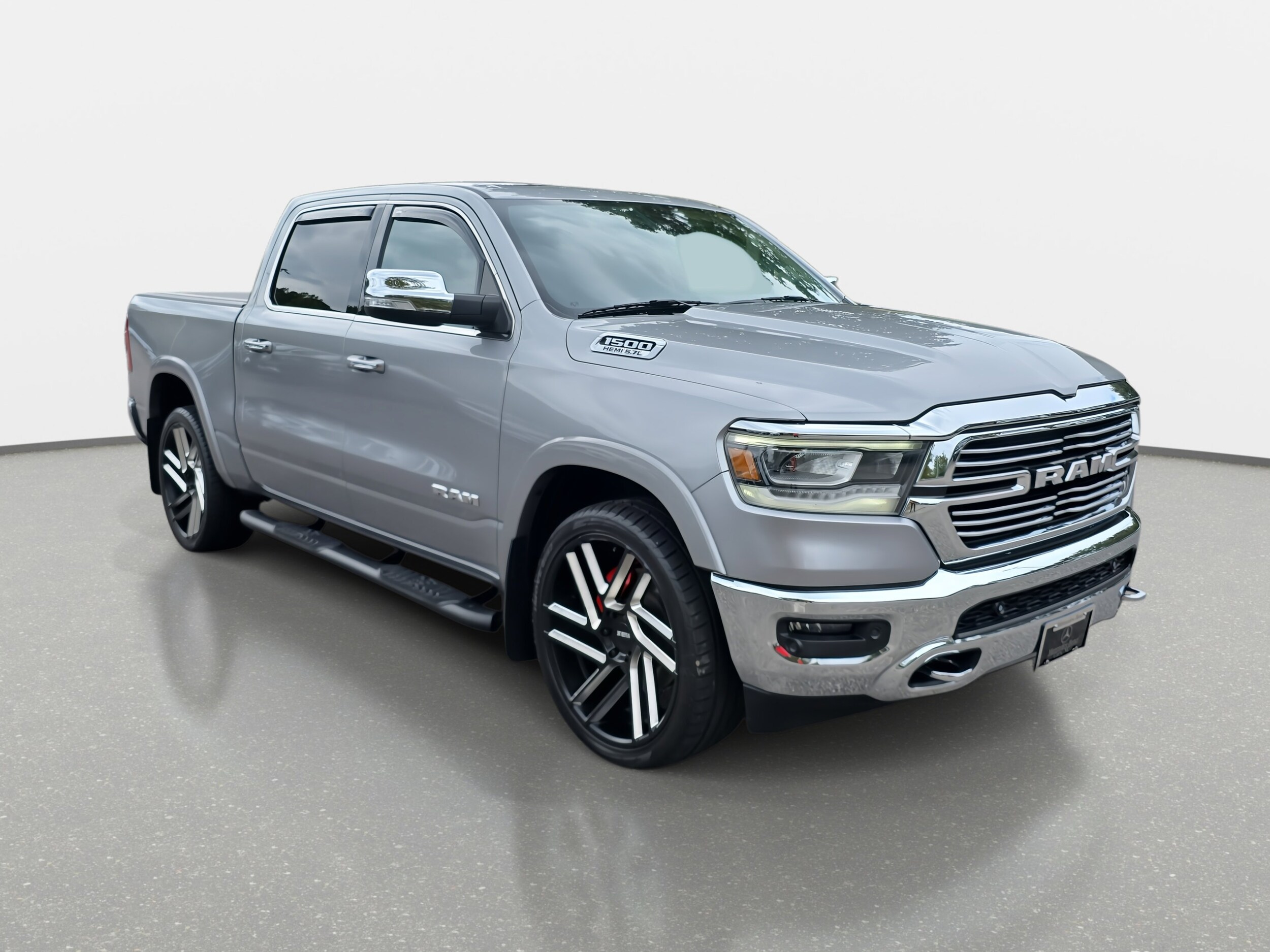 2019 Ram 1500 Laramie photo 3