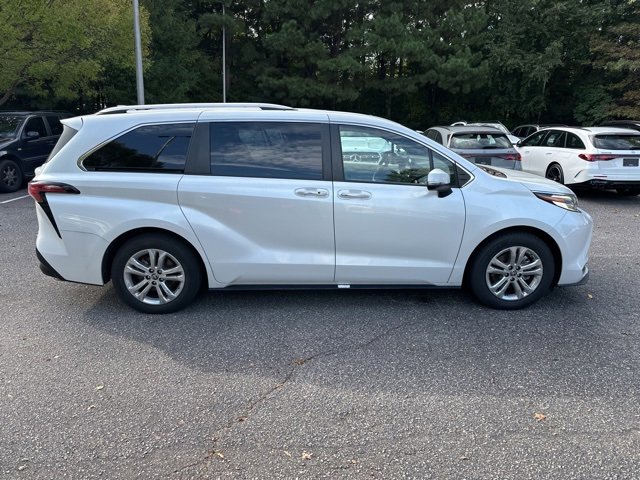 2022 Toyota Sienna Platinum photo 4
