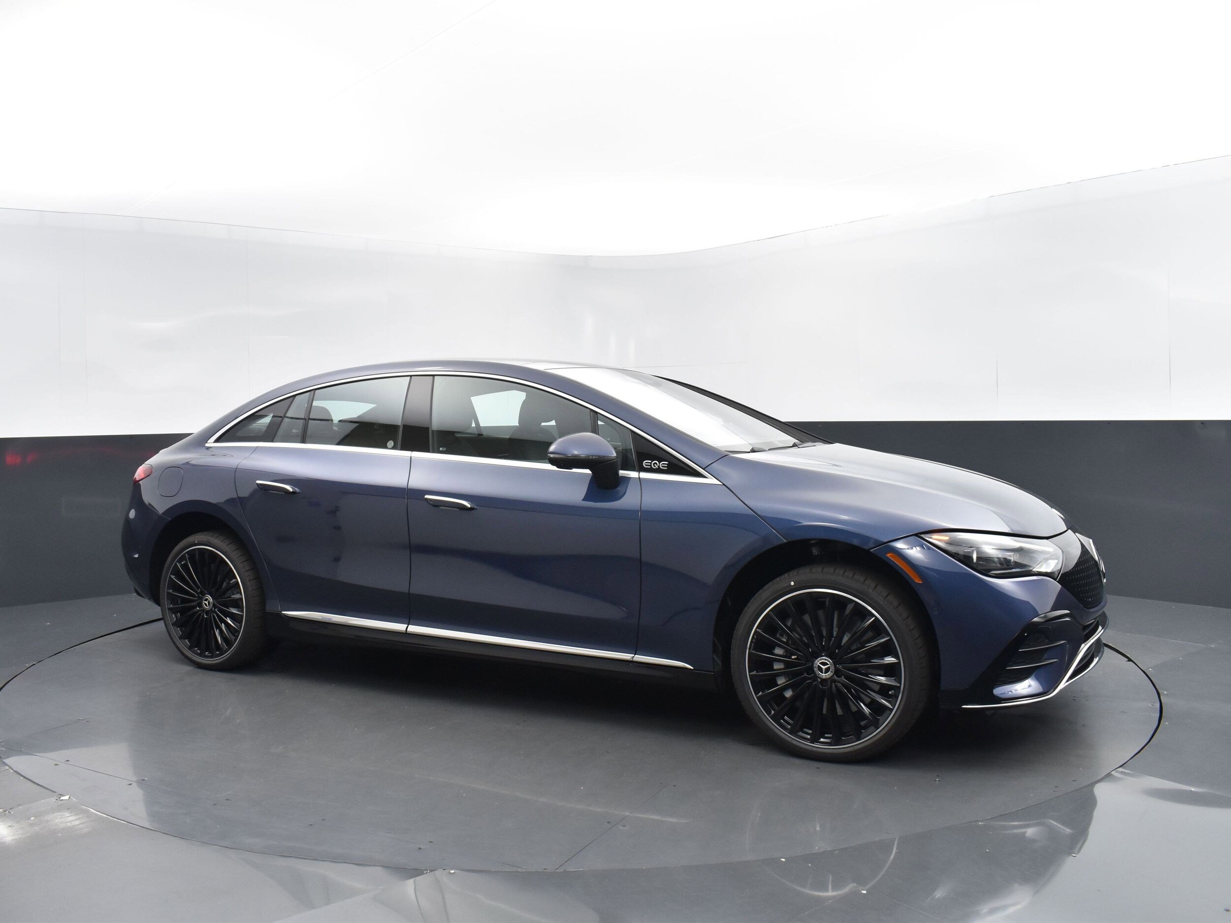 2024 Mercedes Benz EQE-Class Sedan photo 3