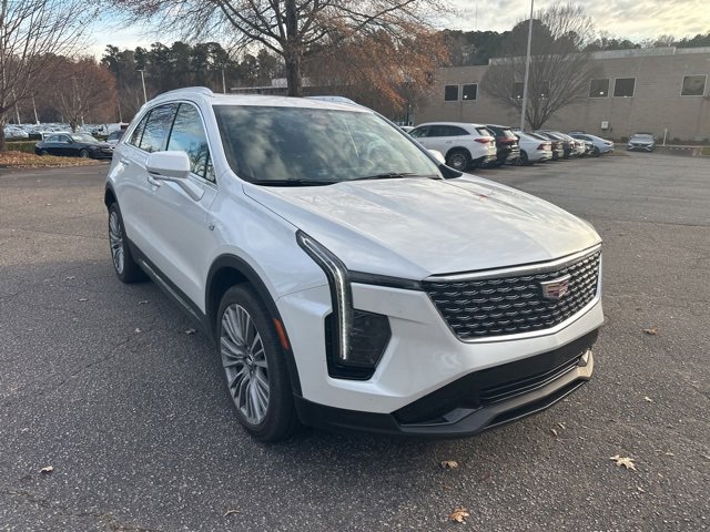 2025 Cadillac XT4 Premium Luxury photo 3