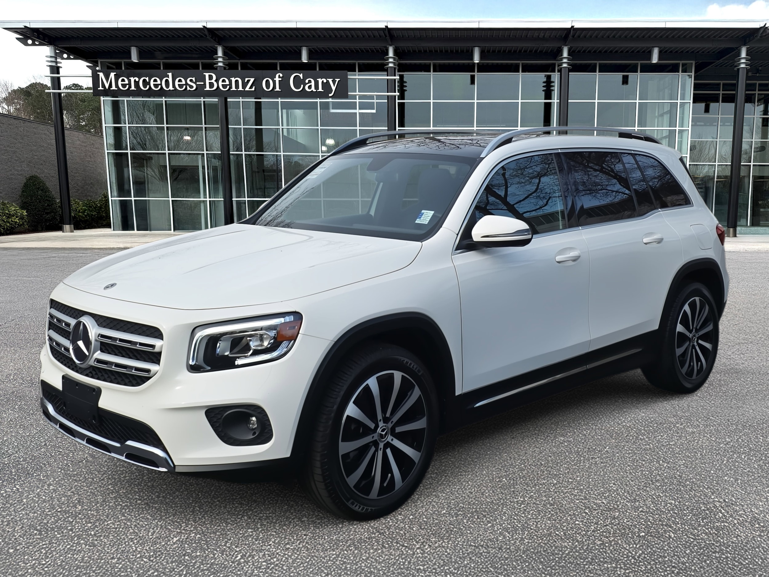 2023 Mercedes-Benz GLB Base's photo