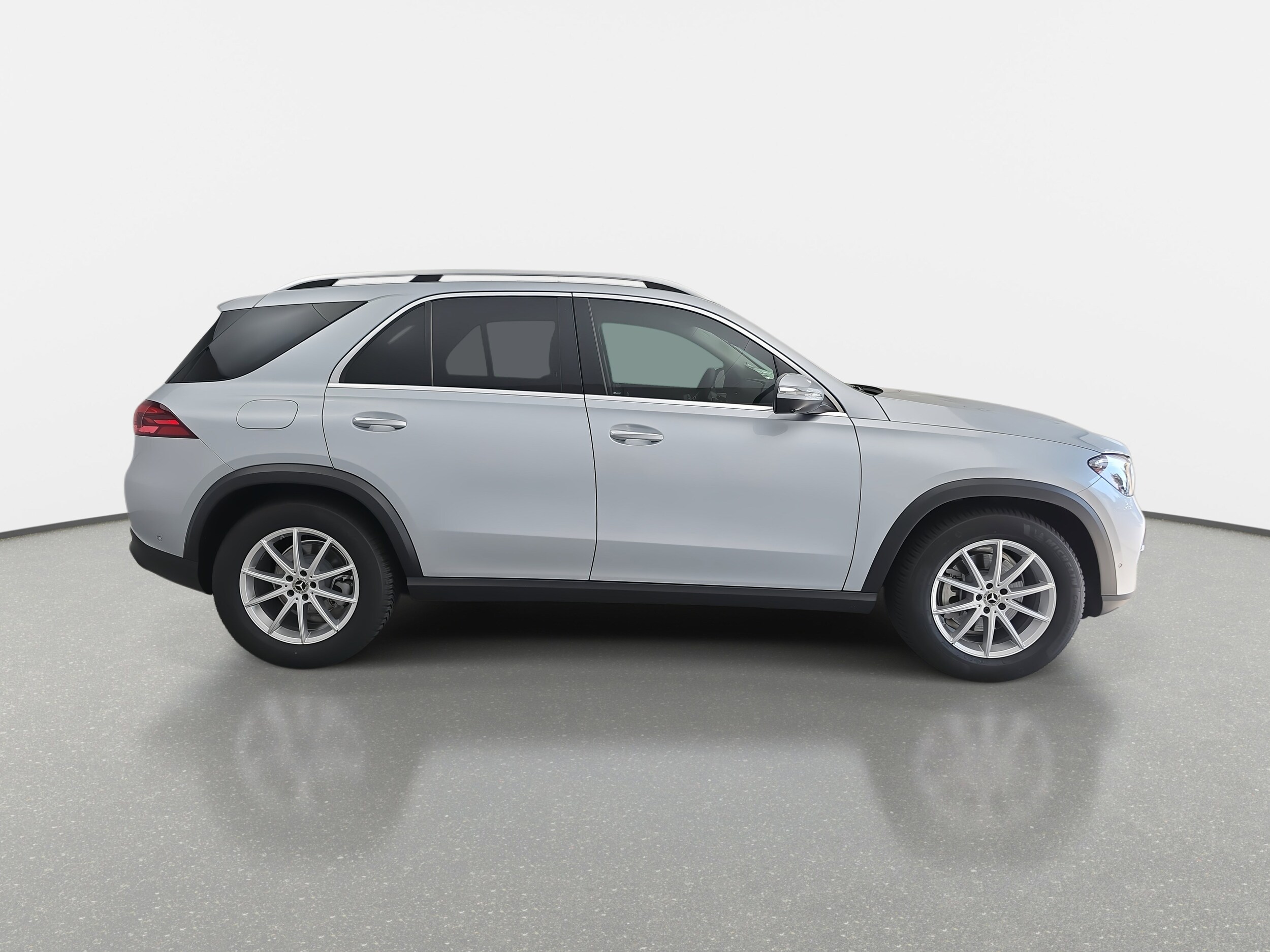 2025 Mercedes Benz GLE 350 4MATIC photo 4