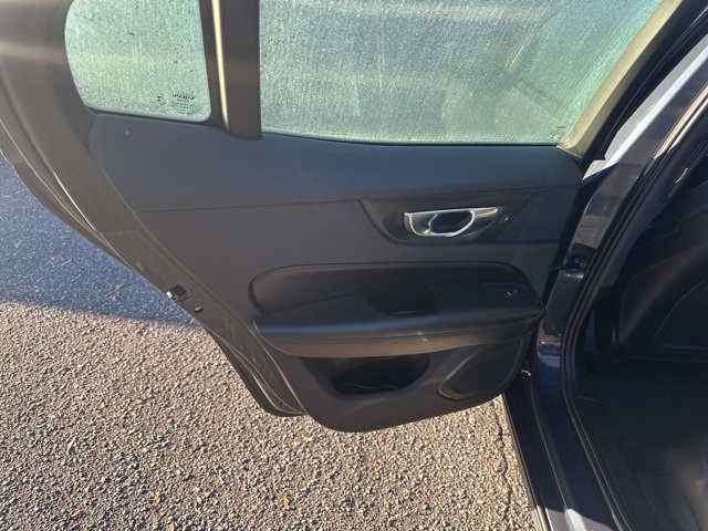 2022 Volvo S60 B5 Momentum photo 3