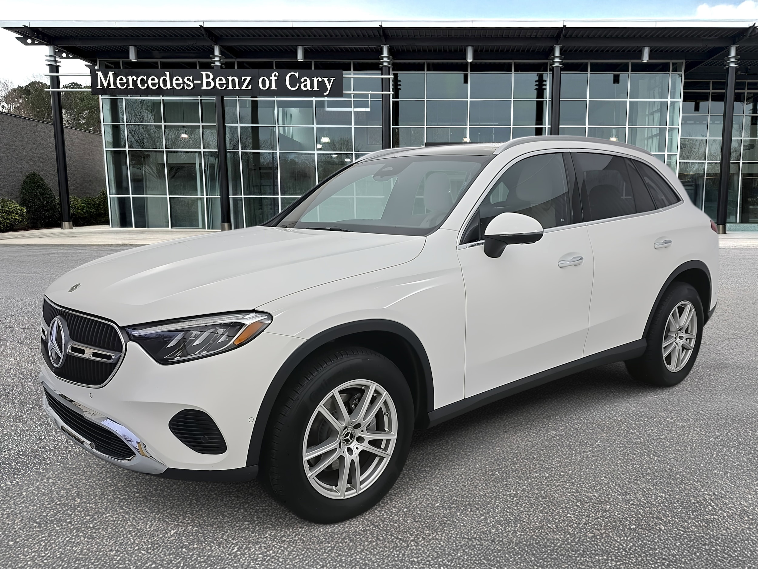 2025 Mercedes-Benz GLC Base's photo