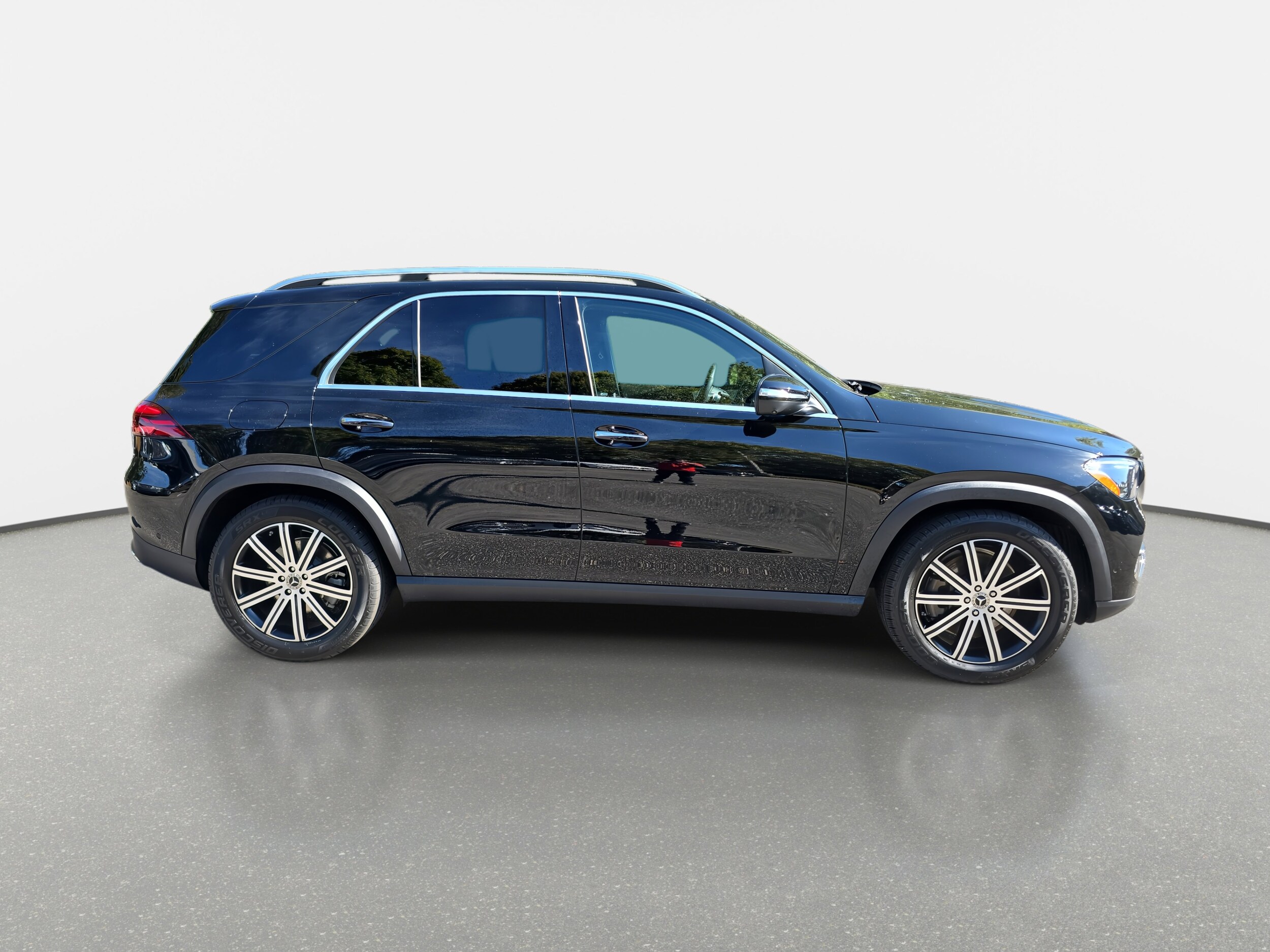 2025 Mercedes Benz GLE 450 4MATIC photo 4