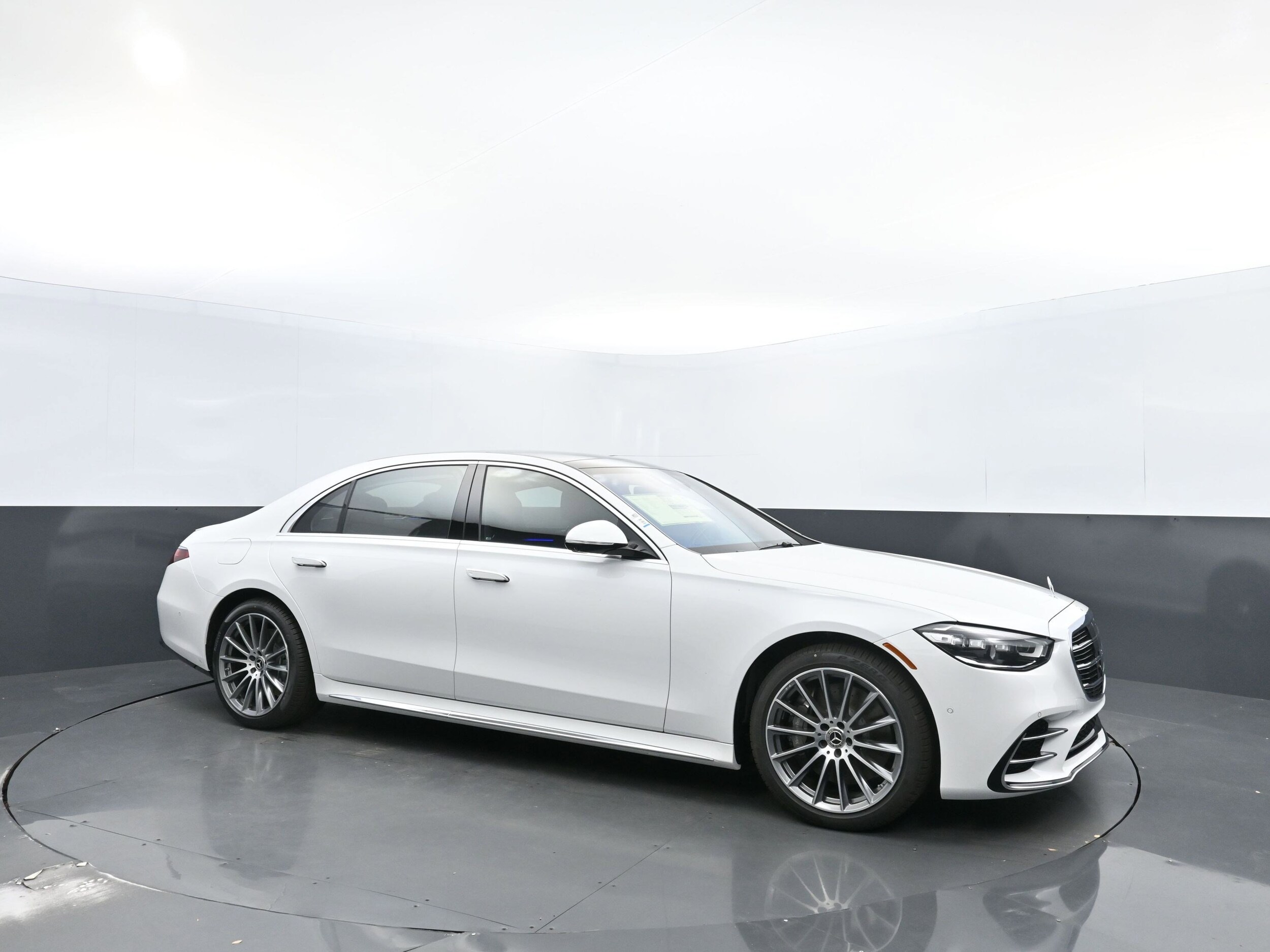 2025 Mercedes Benz S 450 580e 4MATIC photo 3