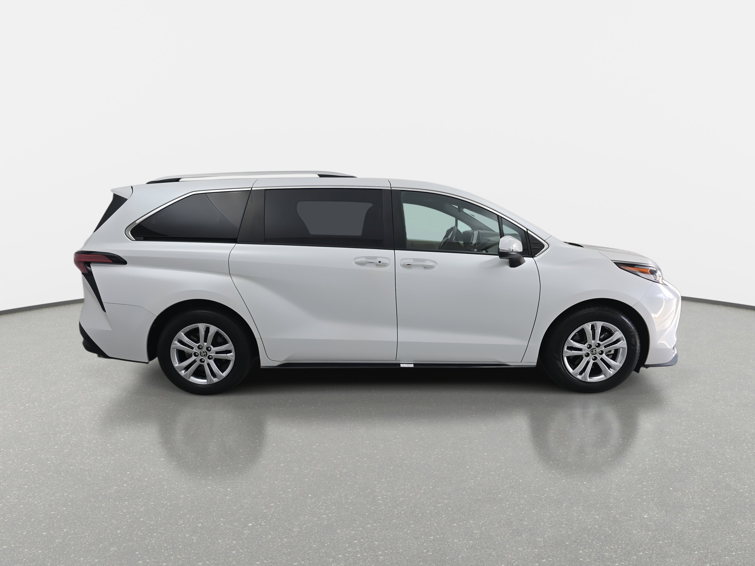 2022 Toyota Sienna Platinum photo 4