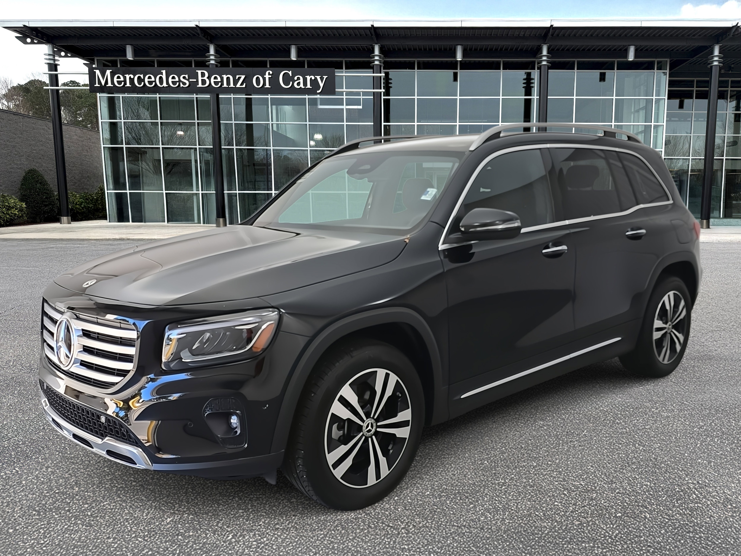 2025 Mercedes-Benz GLB Base's photo