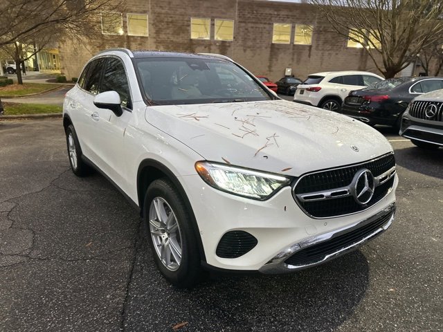 2025 Mercedes Benz GLC 300 photo 3