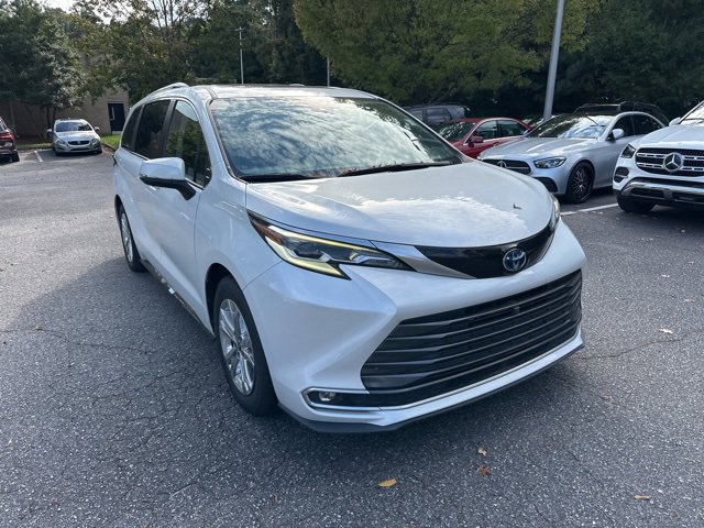 2022 Toyota Sienna Platinum photo 3