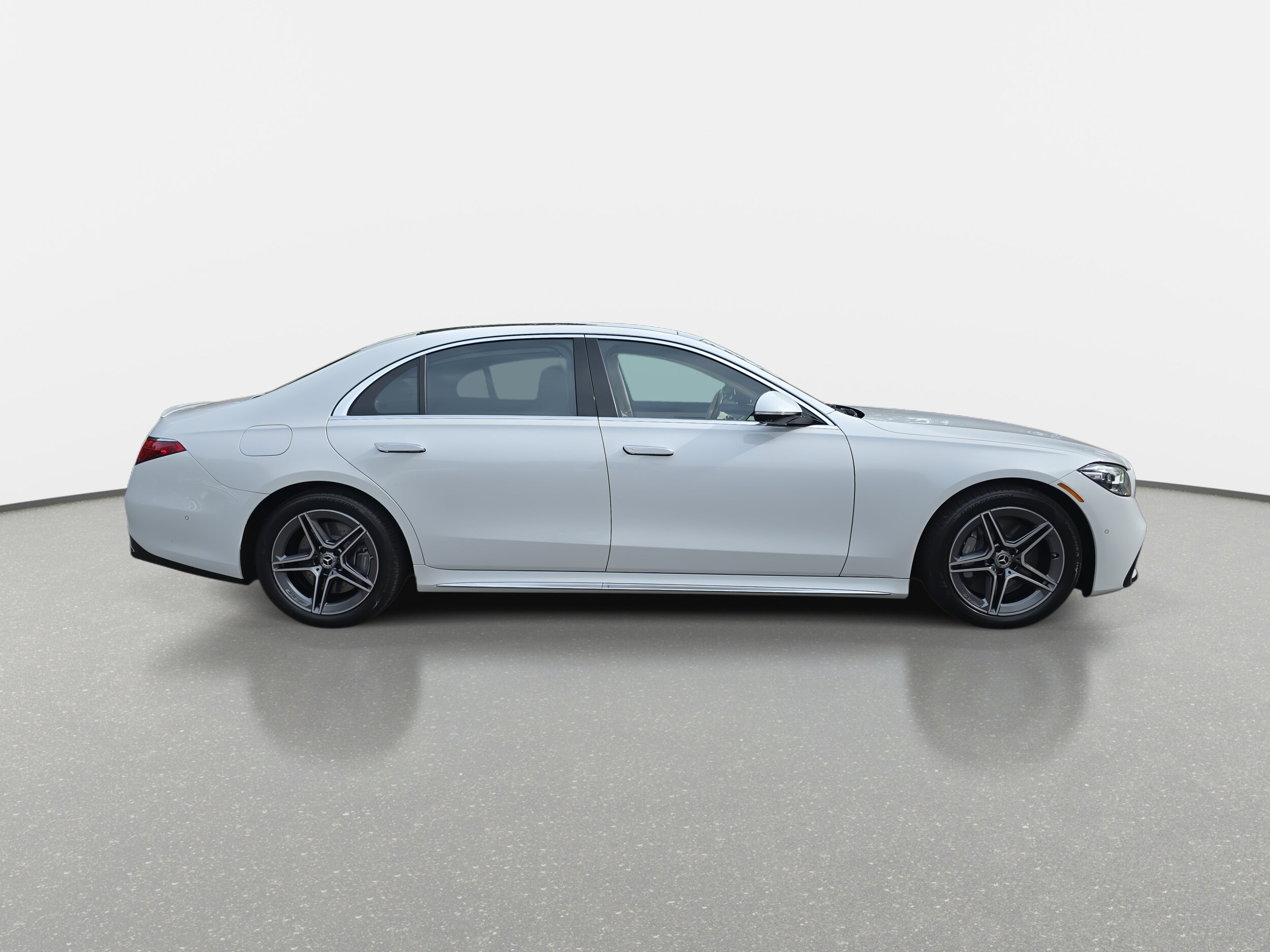 2024 Mercedes Benz S 580e 4MATIC photo 4